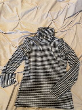 White House Black Market Houndstooth Long Sleeve